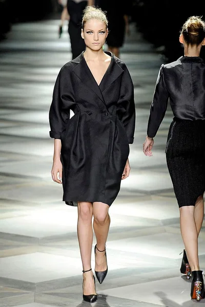 Look 28